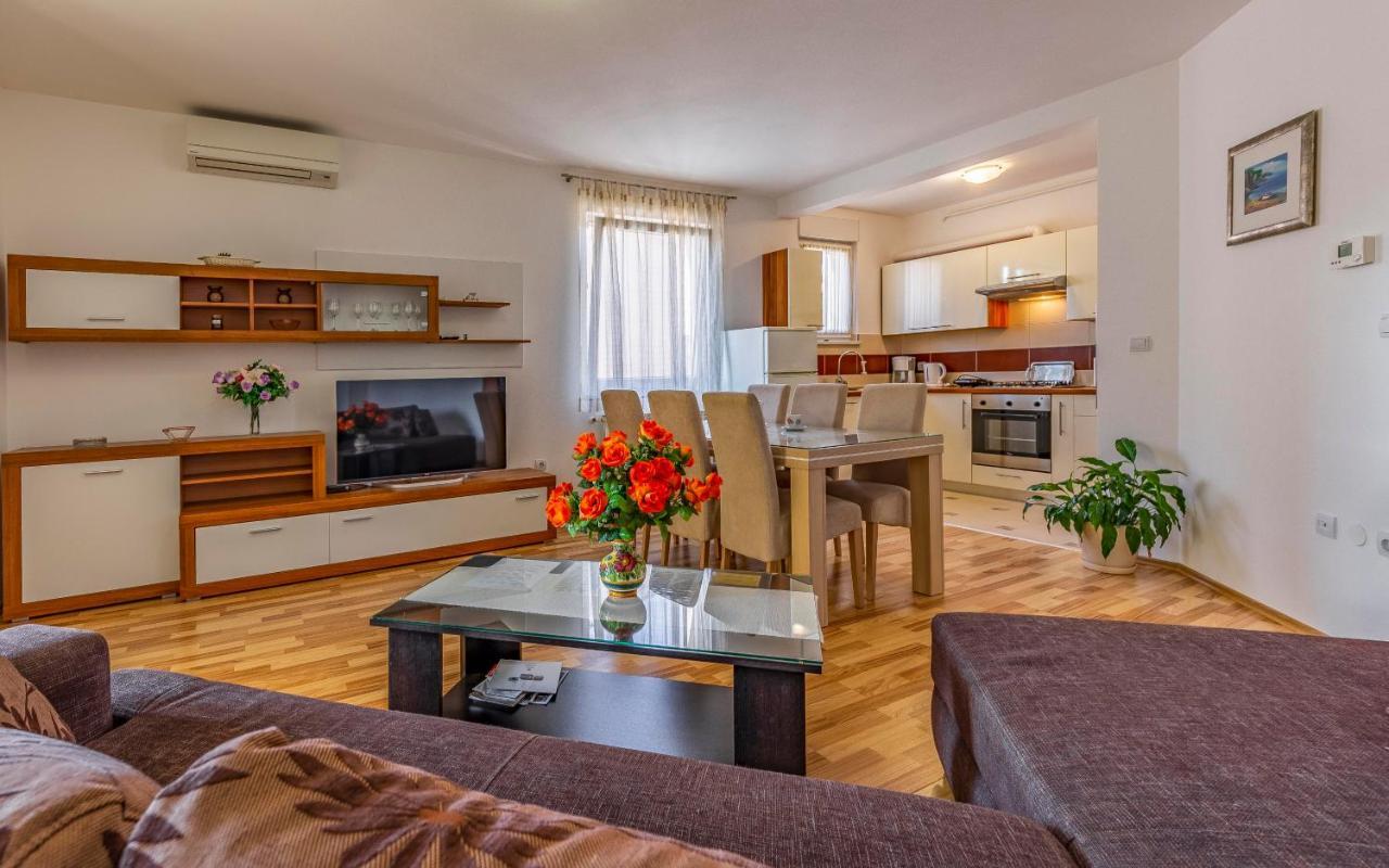 Istriensonne - Apartments Veruda Mit Grillterrasse Пула Екстер'єр фото
