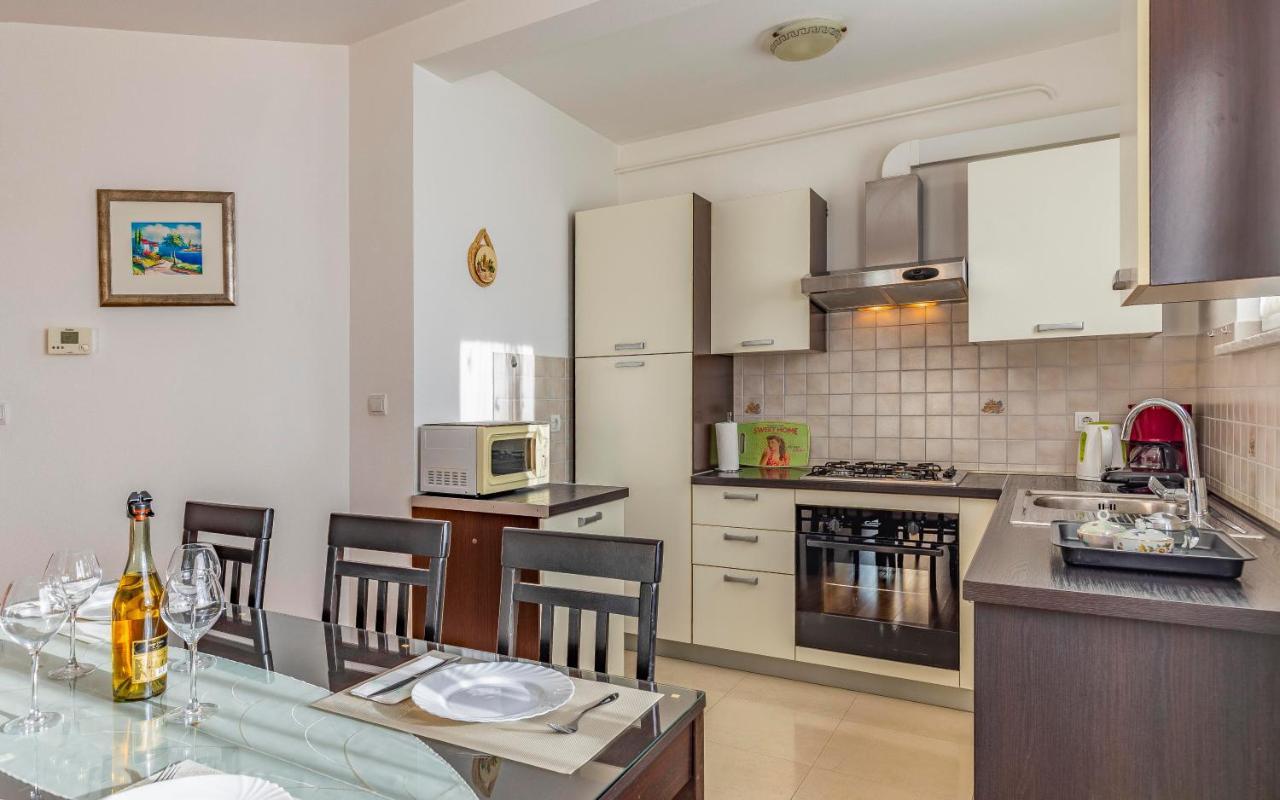 Istriensonne - Apartments Veruda Mit Grillterrasse Пула Екстер'єр фото