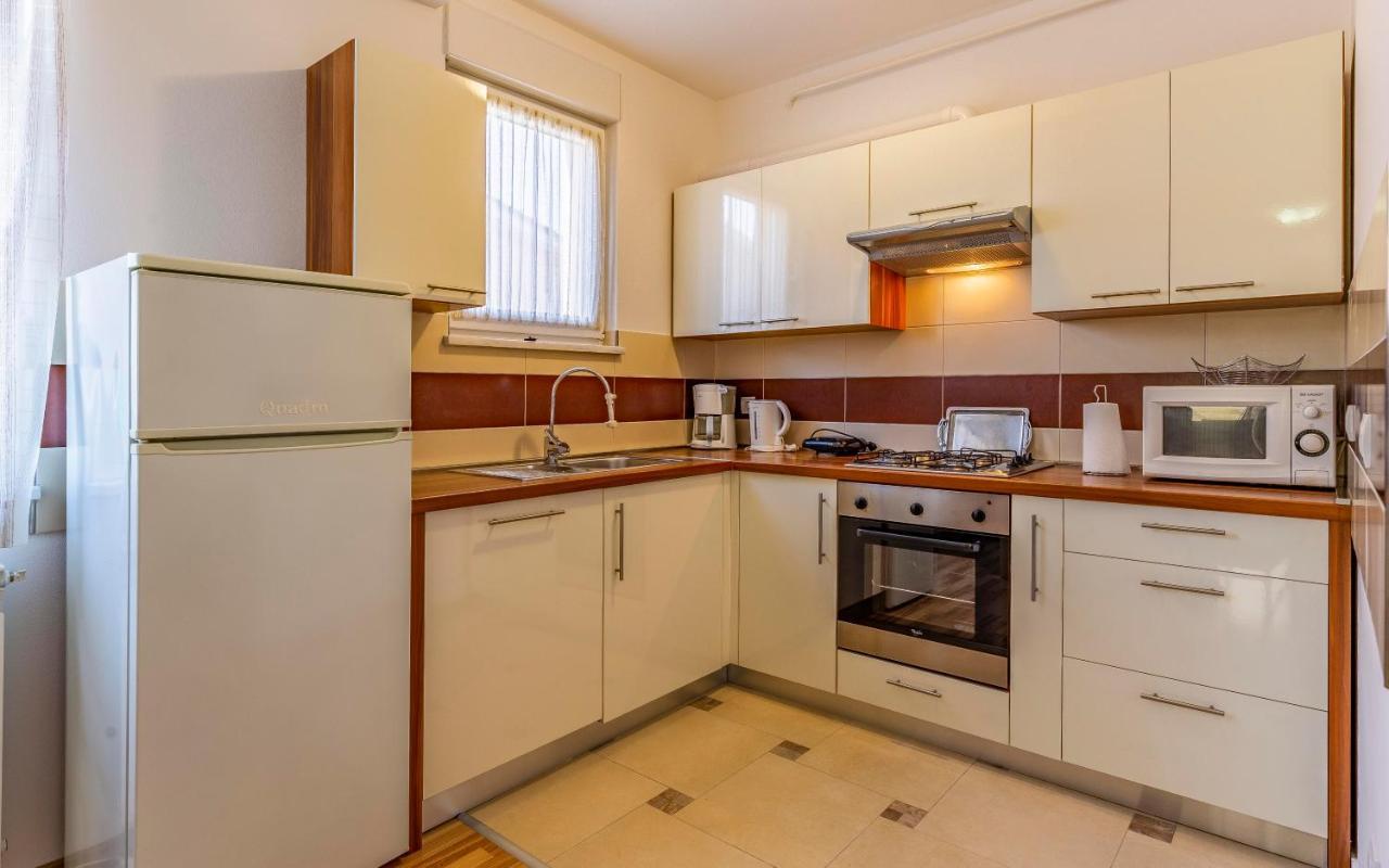 Istriensonne - Apartments Veruda Mit Grillterrasse Пула Екстер'єр фото