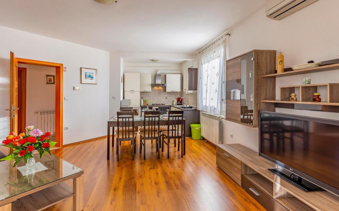 Istriensonne - Apartments Veruda Mit Grillterrasse Пула Екстер'єр фото