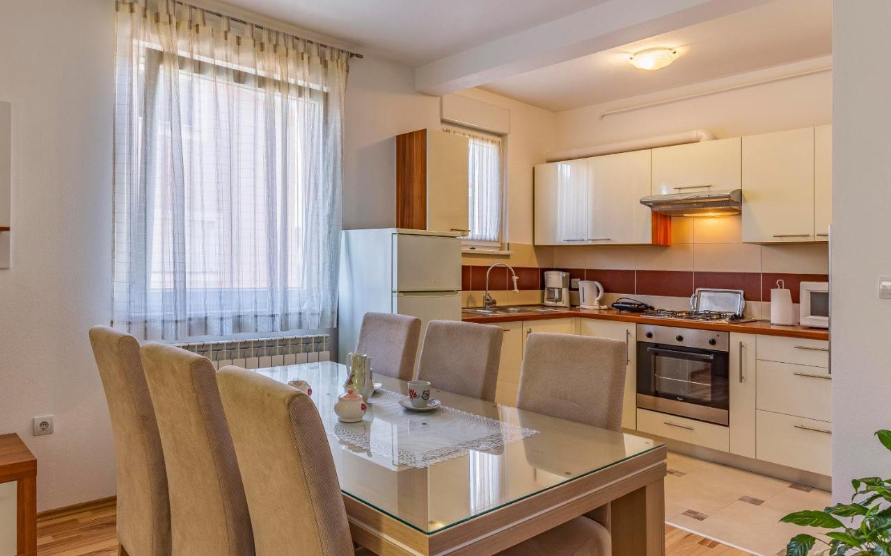 Istriensonne - Apartments Veruda Mit Grillterrasse Пула Екстер'єр фото
